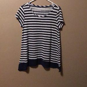 Short sleeved shirt with sheer hem